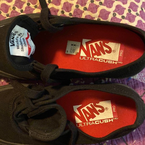 Like new men’s size 4 black UltraCush HD Pro - Picture 6 of 6